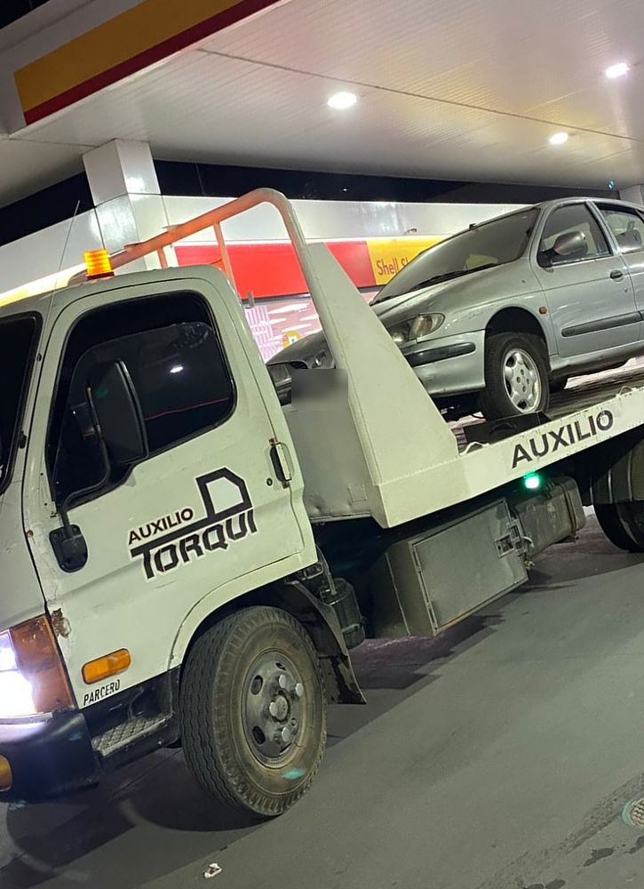 Auxilio nocturno en estación de servicio